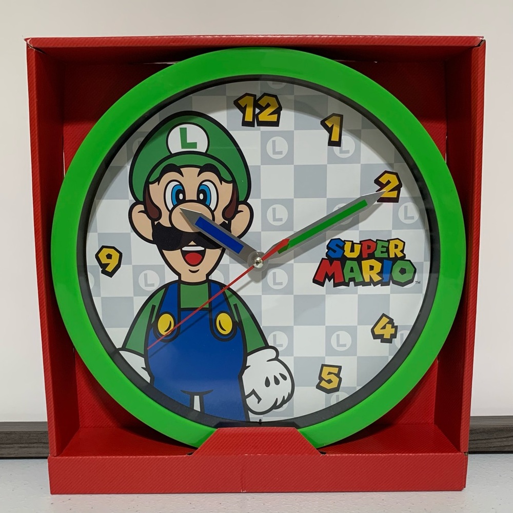 Nintendo Super Mario Bros Luigi Analog Wall Clock-NIB